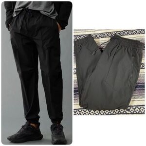 New NWT American Eagle Outfitters Airflex Men's Black Joggers Medium 24/7 Tech